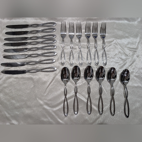 Cambridge Allusion Infinity 18/8 Korea Stainless RARE 20 PC Flatware Set RETIRED - Picture 1 of 10